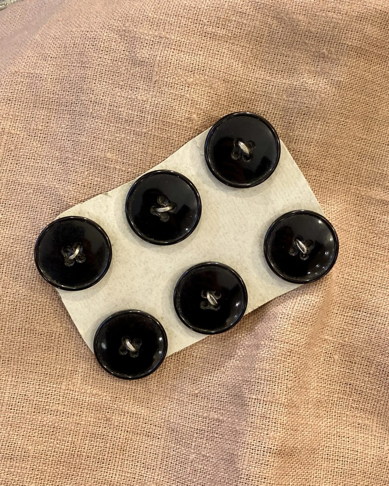 Alternative view of Lot Boutons Vintage - Noirs grand format