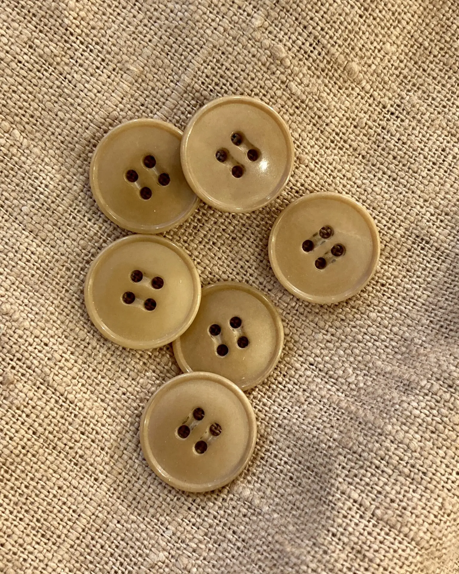 boutons vintages beiges 18mm