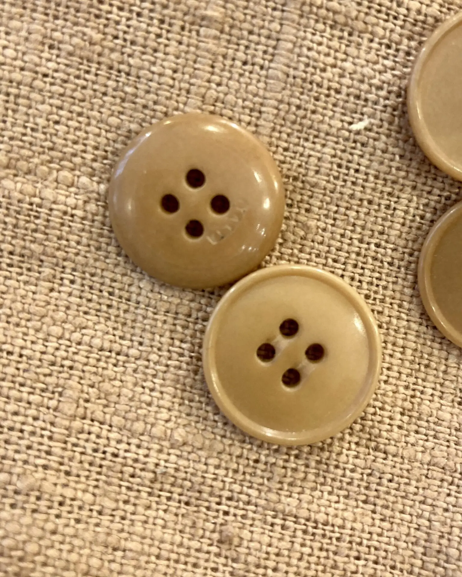 Alternative view of Lot Boutons Vintages - Beige