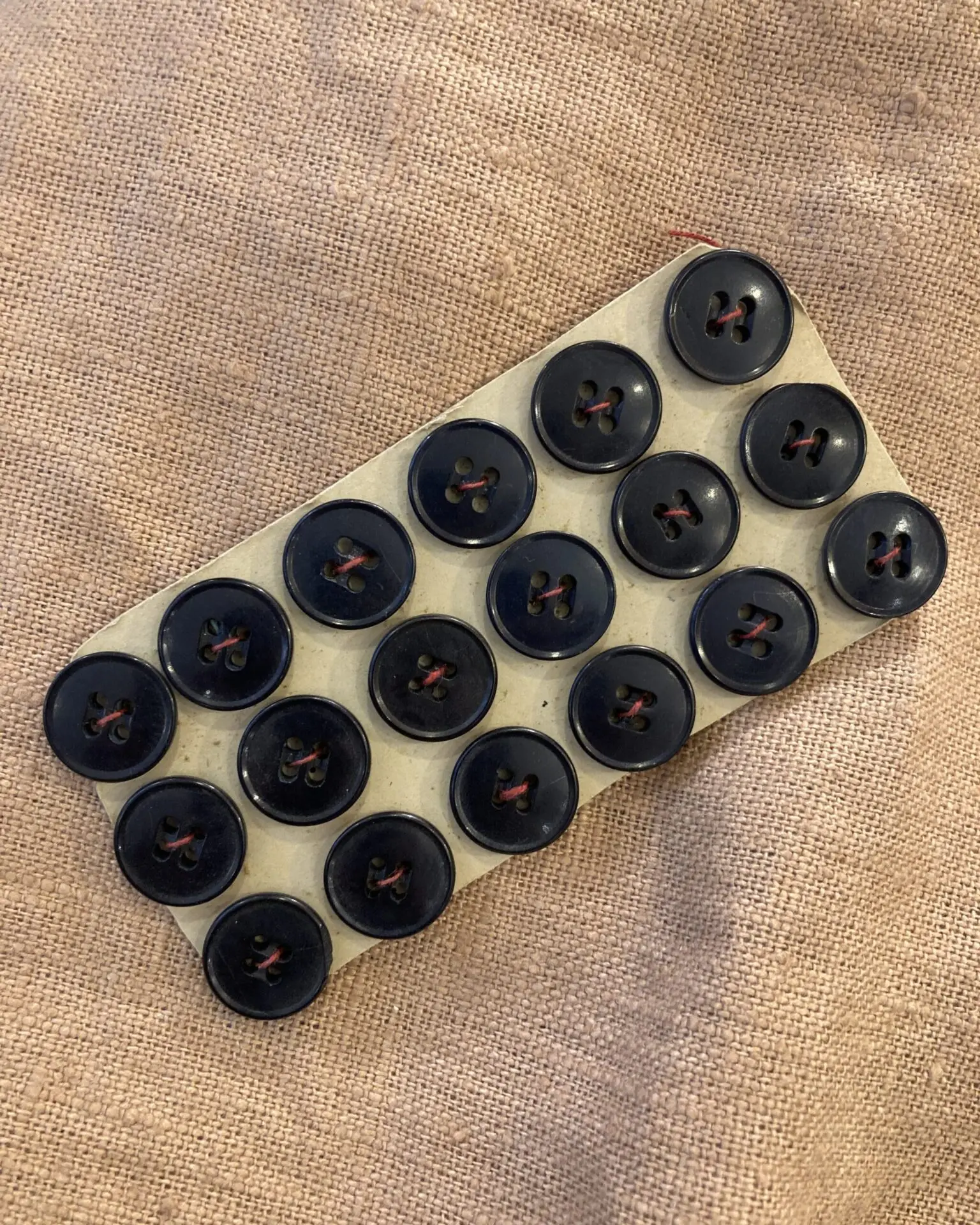 Alternative view of Lots Boutons vintage - Noirs petit format