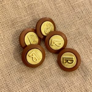 boutons vintages marrons et monogrammes dorés 18mm