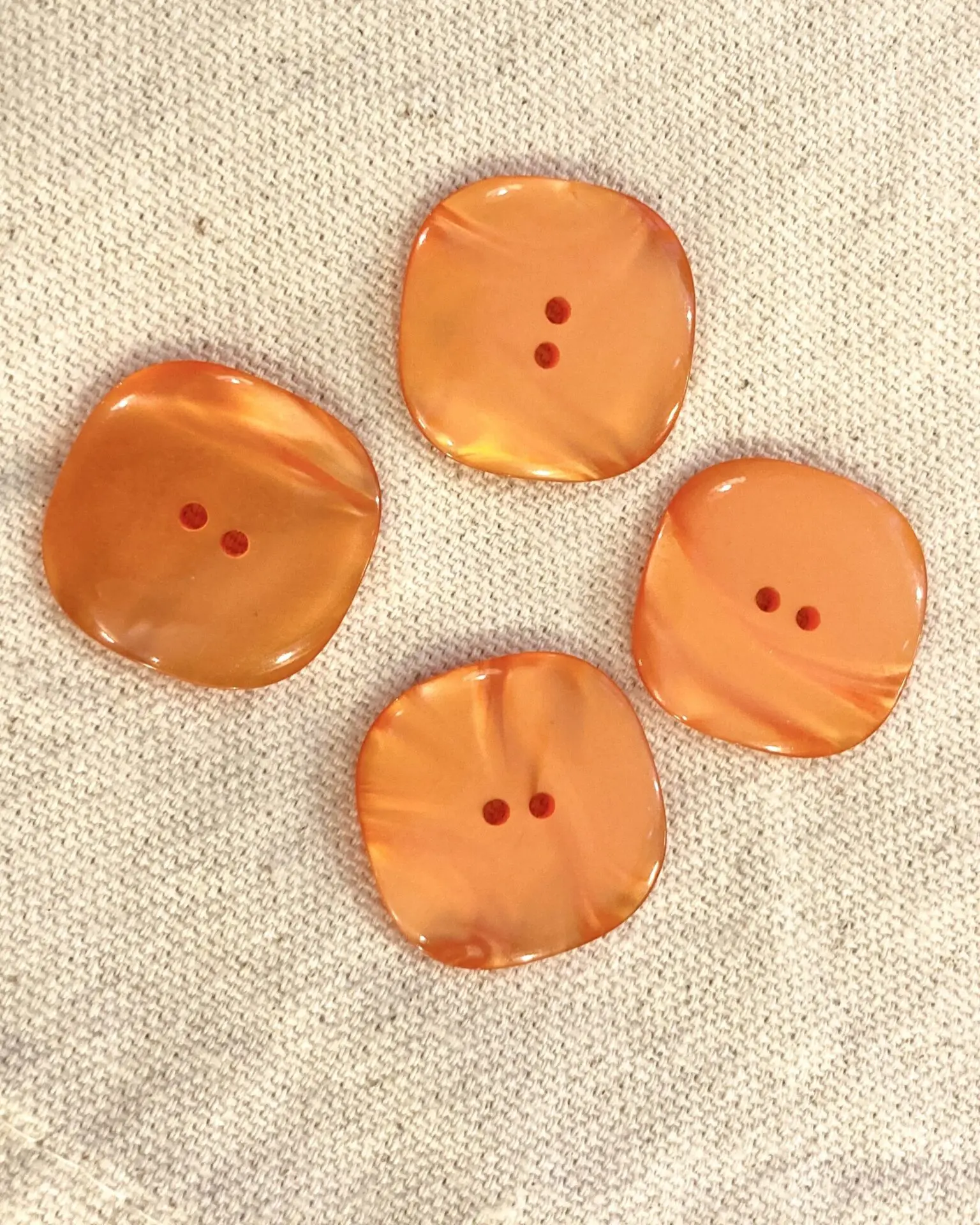boutons vintages oranges carrés