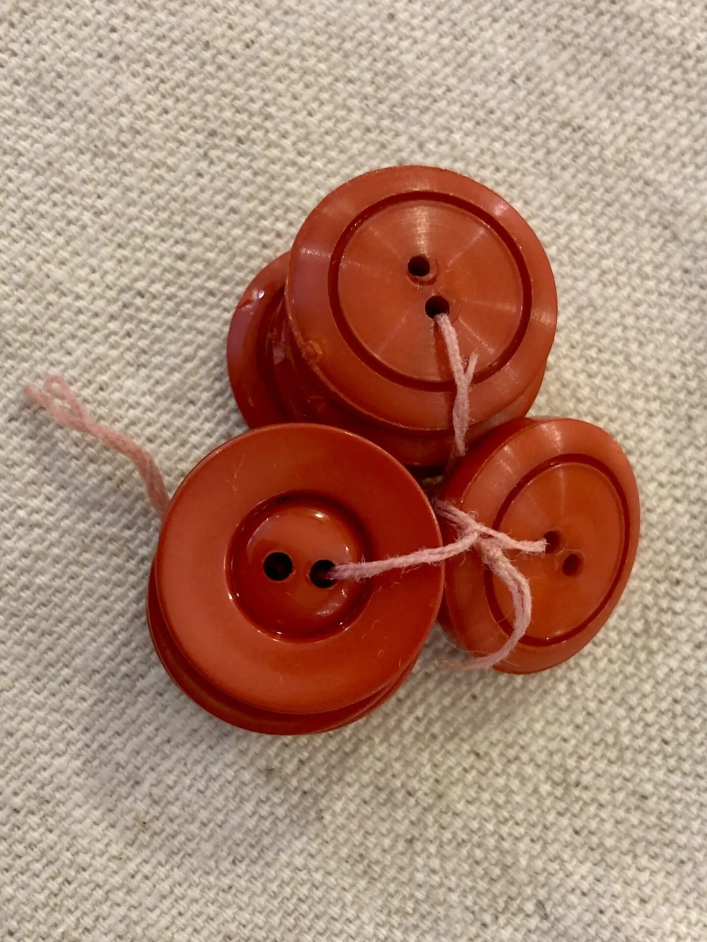 Alternative view of Lot Boutons Vintages - Rouge