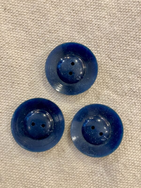 boutons vintages à relief bleu de prusse