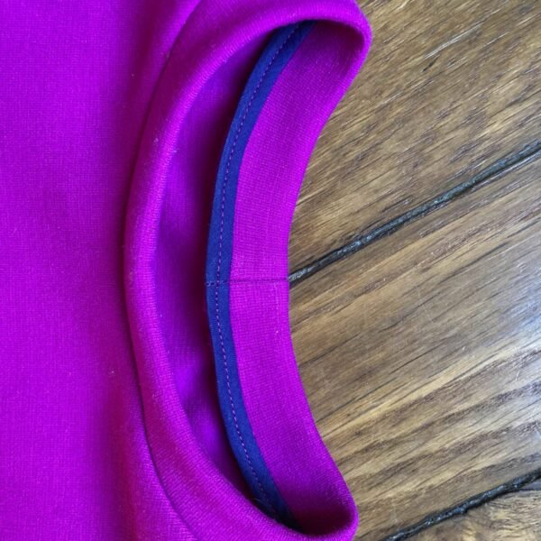détail de finition sur le sweat hedy