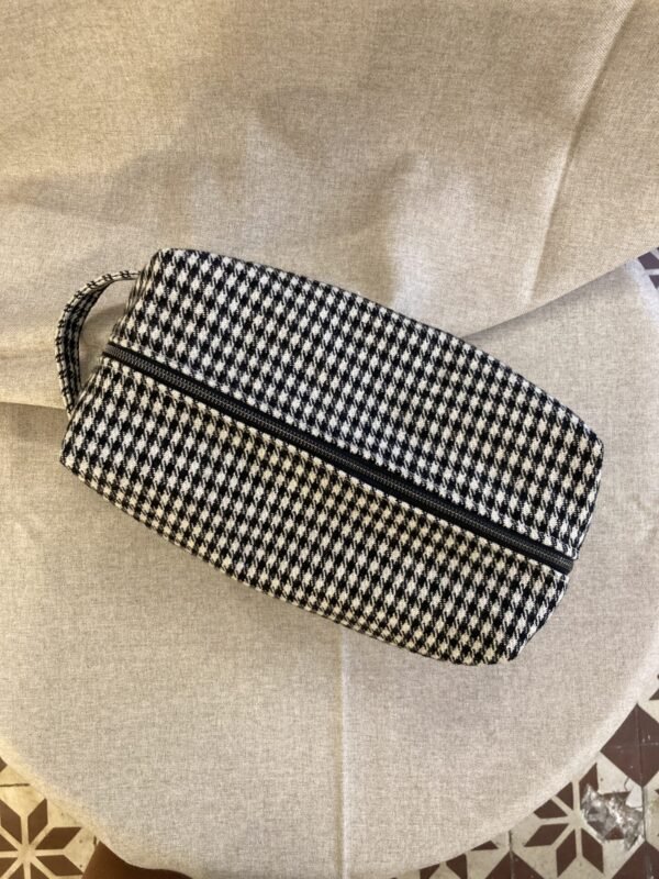 trousse de toilette lainage pied de poule noir et blanc
