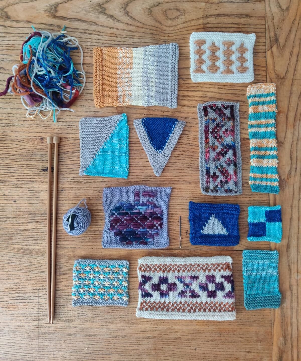 Cycle sur le travail de la couleur au tricot