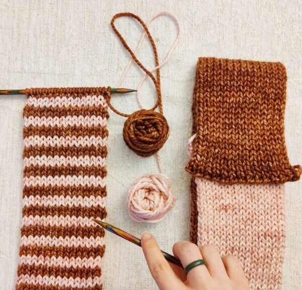 Cycle sur le travail de la couleur au tricot