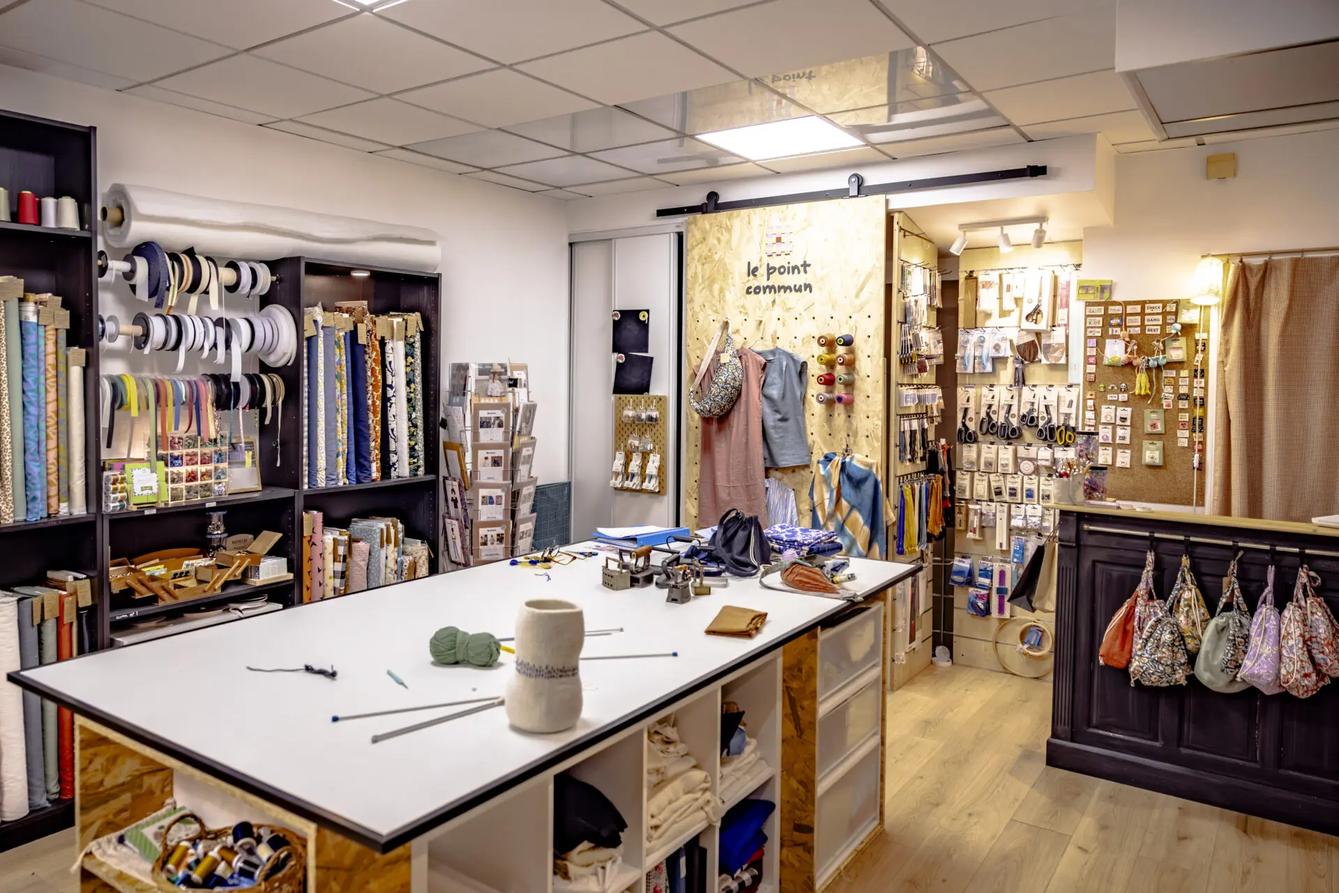 Alternative view of Cours couture hebdomadaire